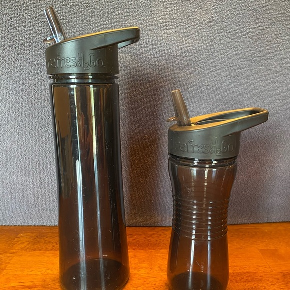 Six various water bottles - Picture 7 of 12